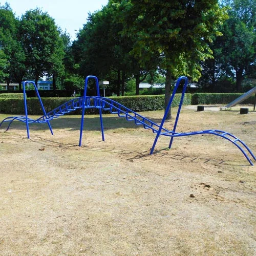 Echelle métal pour aire de jeux